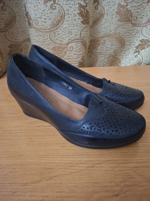 Продаю туфли женские