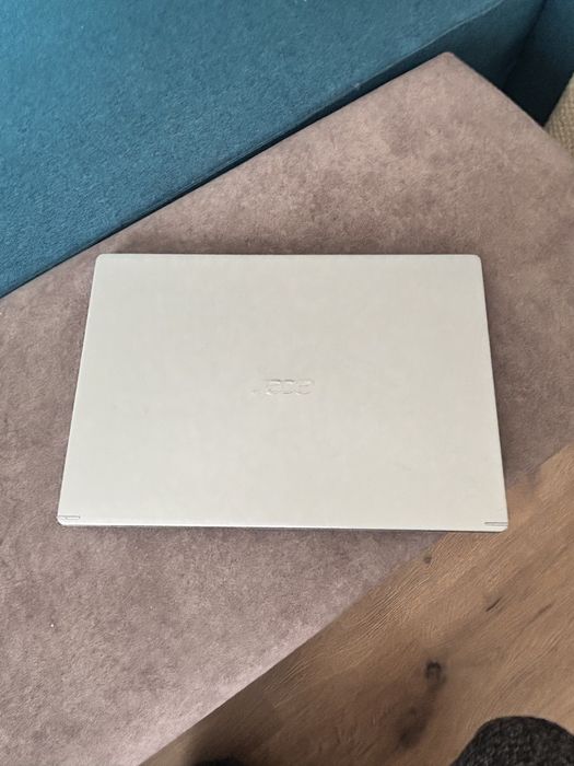 Acer 15” ..cu procesor i7-8565u.. SSD 256 gb