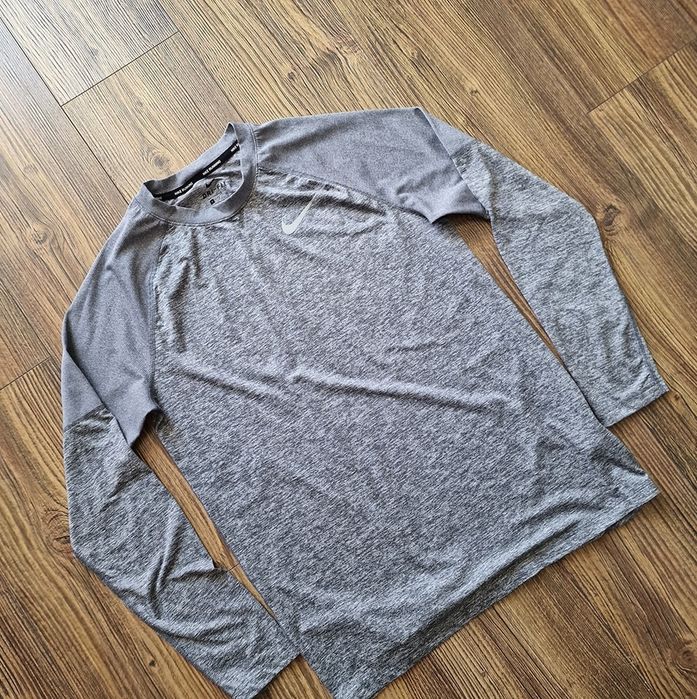 Страхотна мъжка спортна блуза NІКЕ, размер
S,без забележки като ново е