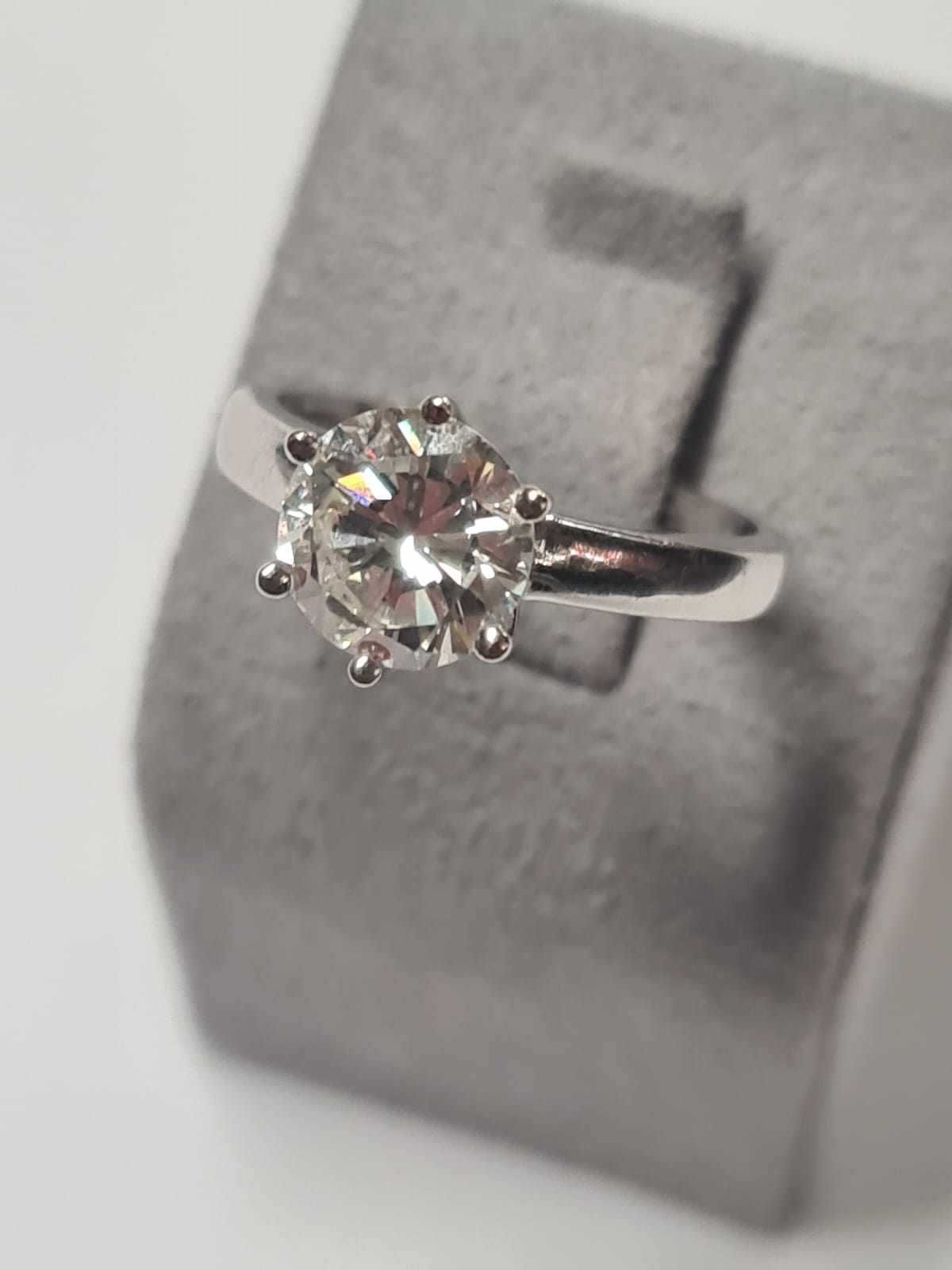Set Inel, Pandantiv si Cercei, aur alb 18k  cu diamante 5.5 Ct.