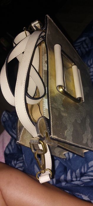 Vând urgent geanta nou nouta