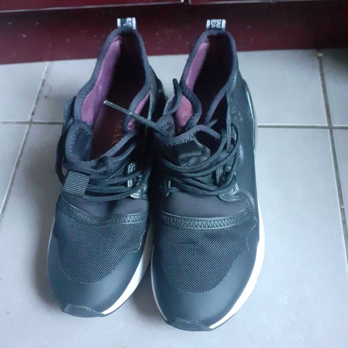 Vand adidasi dama Trussardi Jeans, marimea 35, pret 90 lei