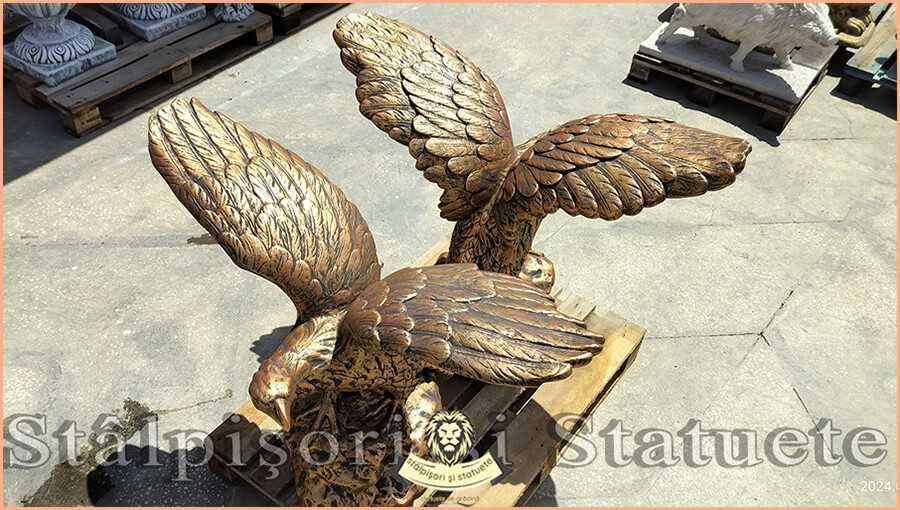 Set două statuete vulturi pe stâncă, model S35.