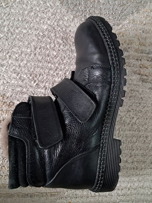 Продам подростковые зимние сапоги 2 пары ,размеры38 и 39