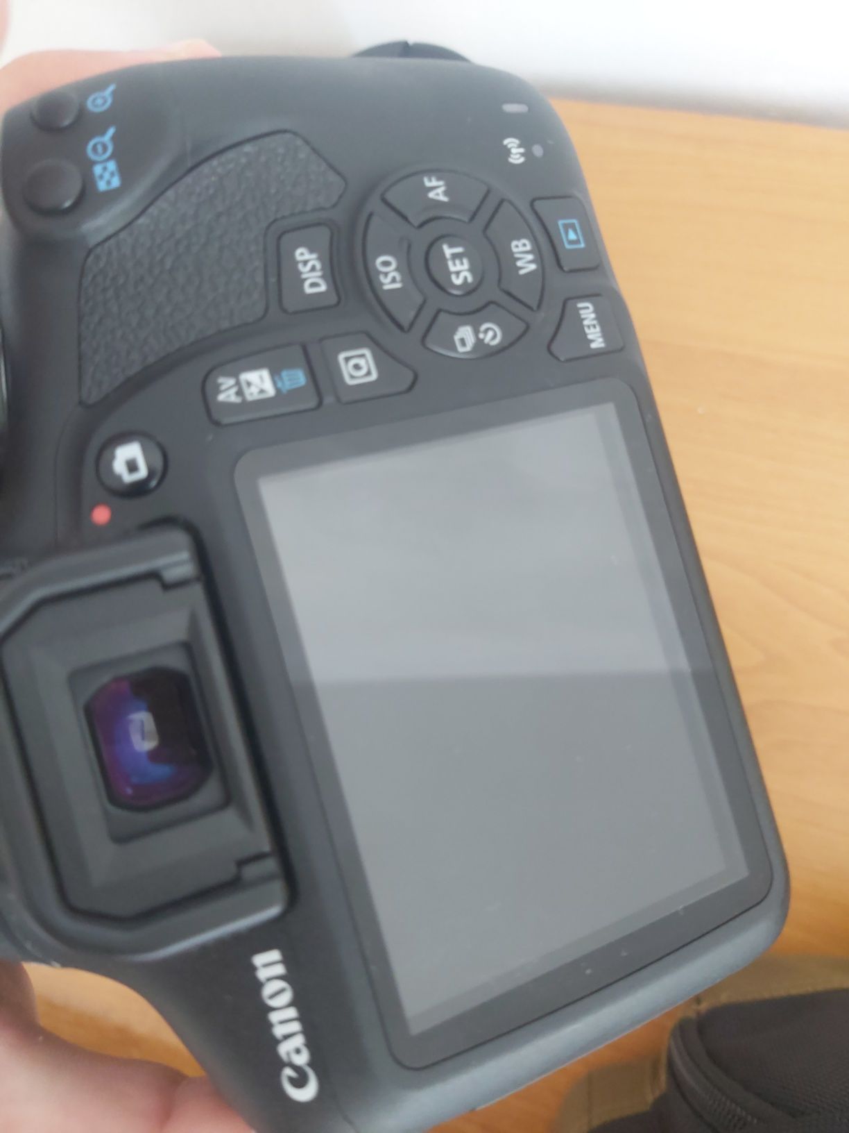 Фотоапарат CANON EOS 2000D