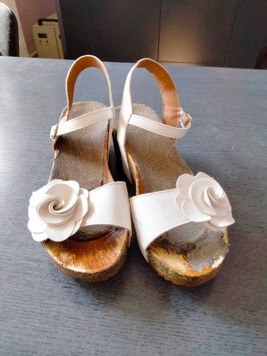 Sandale cu talpă ortopedică