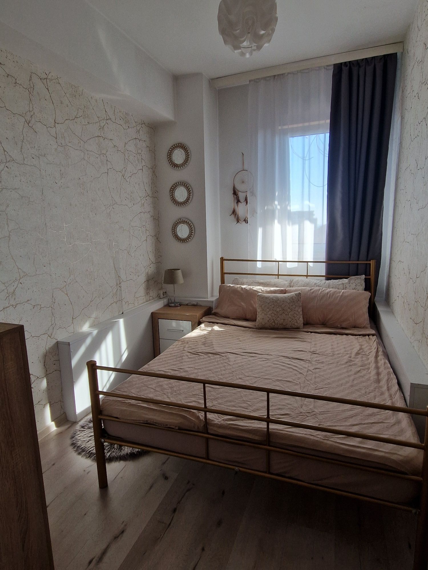 PF Inchiriez apt 1 dormitor si sufragerie, cart. Buna Ziua