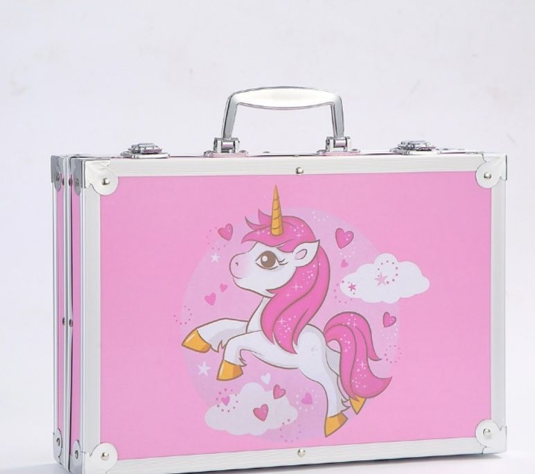 Творчески комплект за рисуване с изключително разнообразие от цветове