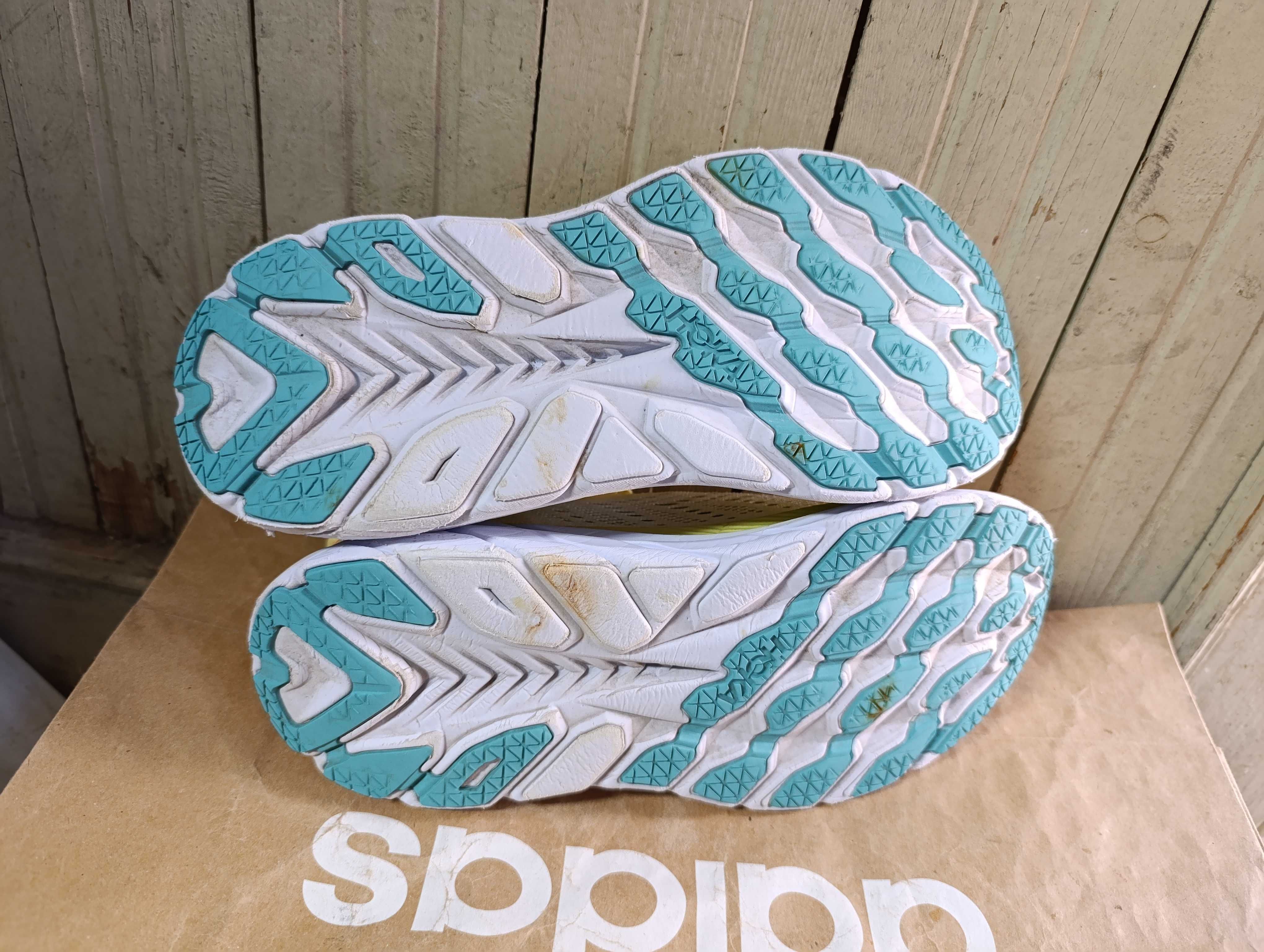 ''Hoka One One Clifton 8''оригинални маратонки 39 номер