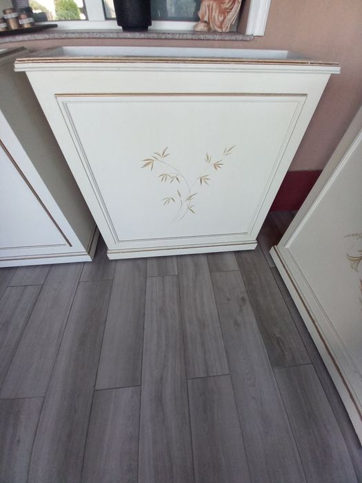 Mobilier consola decorativ