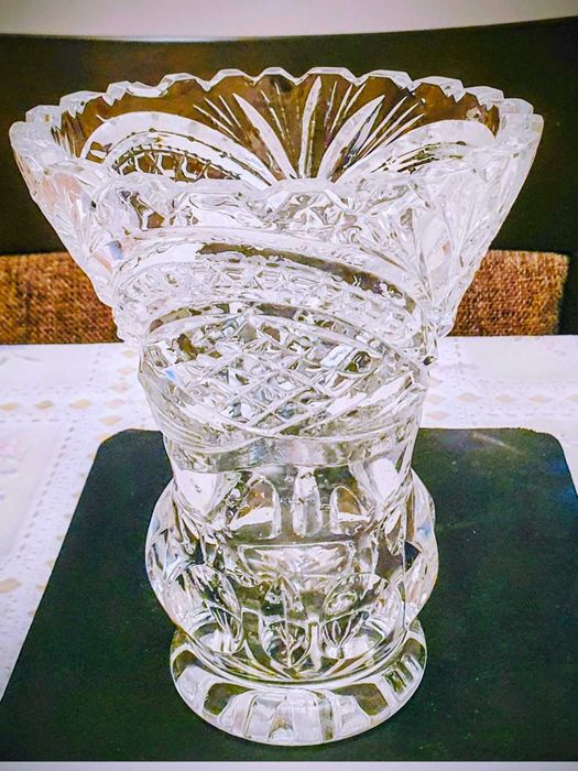 Хрустальная ваза для для цветов в отличном состоянии