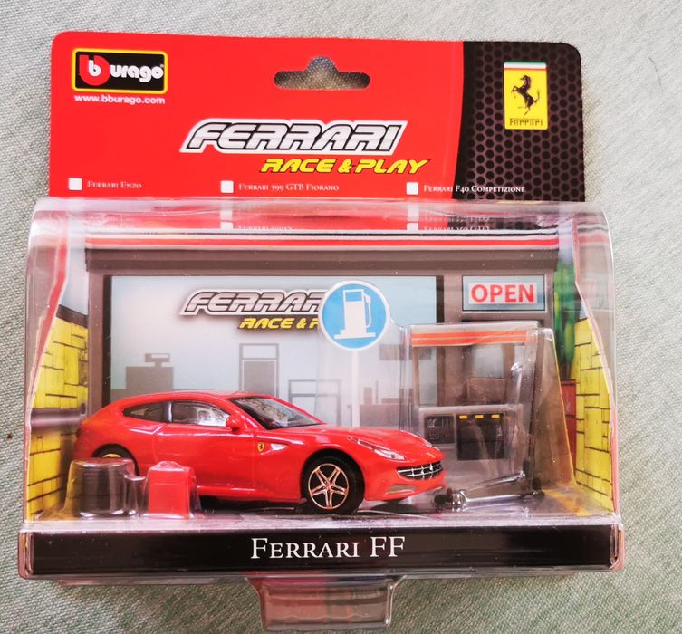 Macheta Ferrari FF