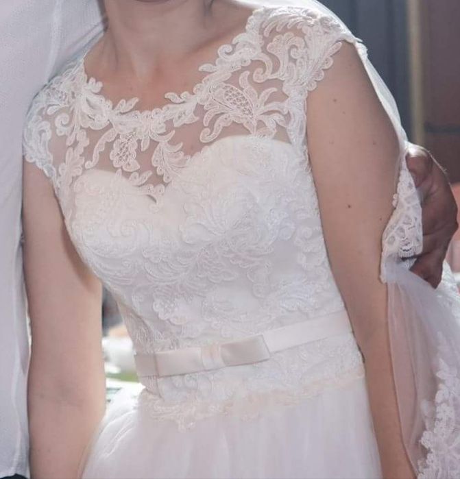 Donez rochie de mireasa