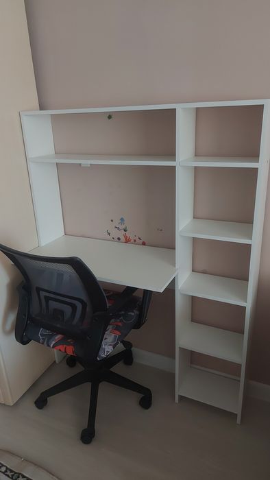 Детский столик для мальчиков и девочек