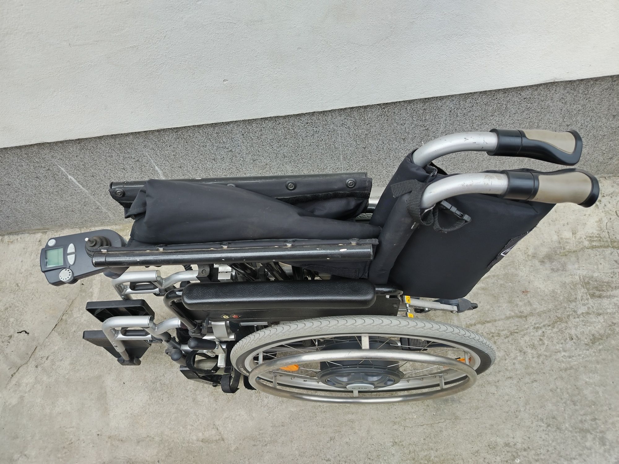 Cărucior scaun electric pliabil pentru persoane cu dizabilități