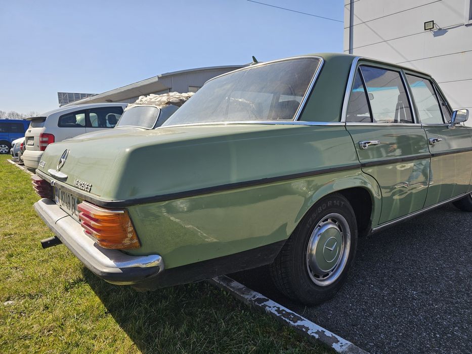 Mercedes-Benz w115 - 200D - 1976 Retromobil