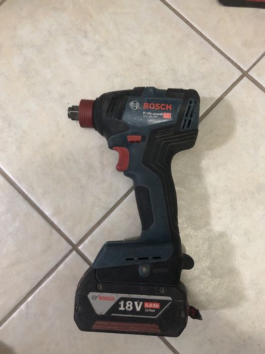 Masina de insurubat cu impact Bosch GDX 18 v 200 cu acumulator 5 ah
