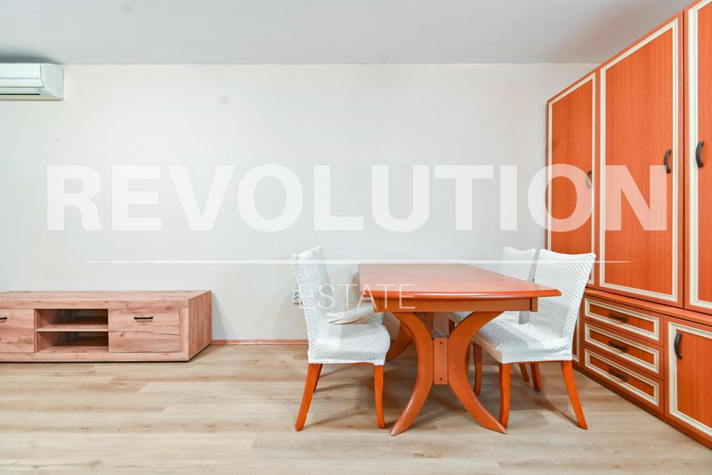 Двустаен апартамент в ж.к. Оборище.