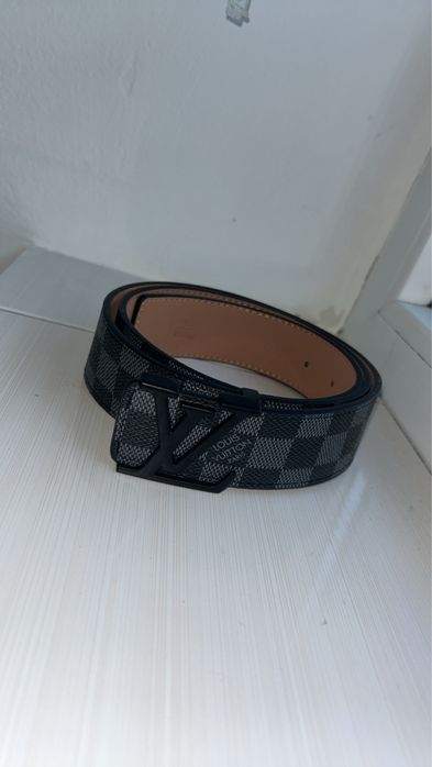 Curea LV culoarea neagra,nou nouta vine cu tot cu folie