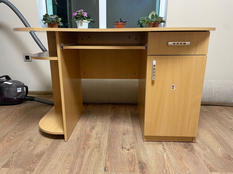 Продавам бюро, като ново