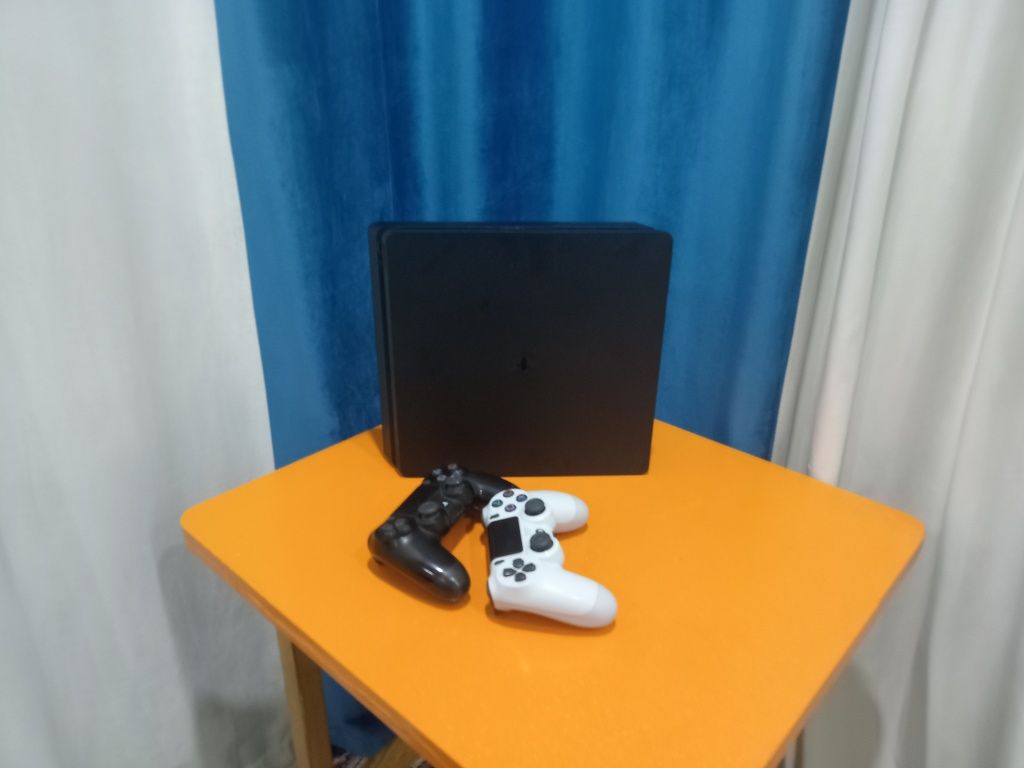 PS4  model cuh-2116b