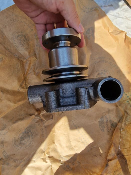 Pompa apa tractor ford dexta și super dexta preț 500 lei este original