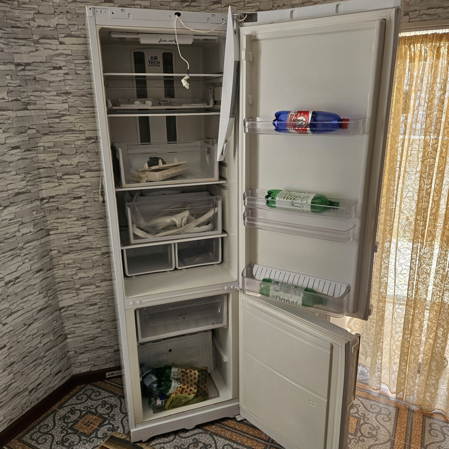 Холодильник Аристон