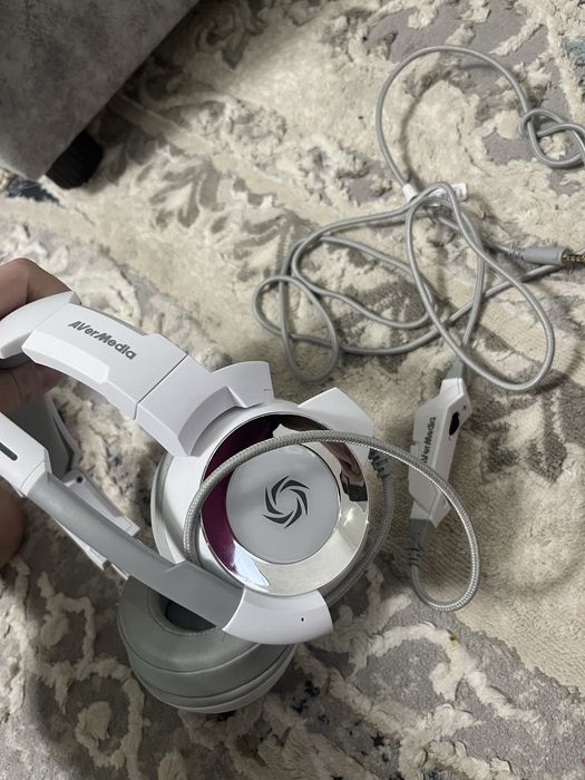 Наушник AVerMedia