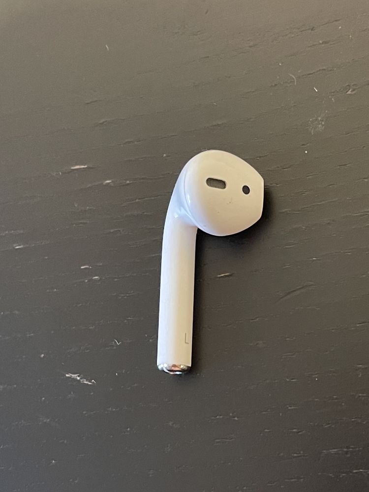 Casca Airpods Left