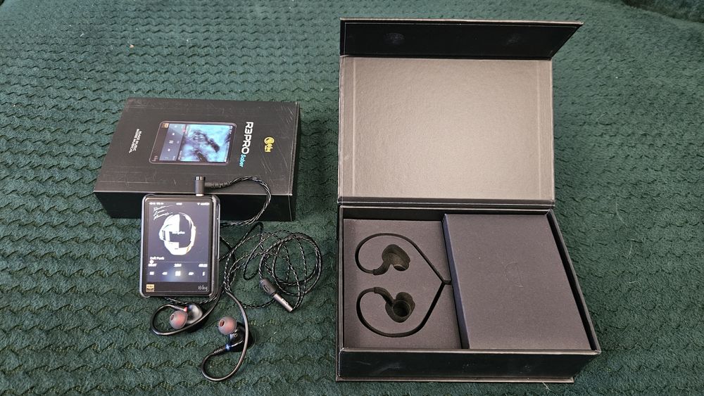 Player HYBY R3 PRO SABER DAC si casti in ear FIIO FH3