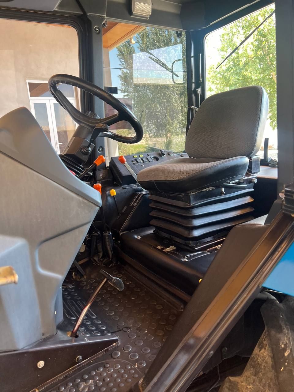 Traktor Belarus 1221