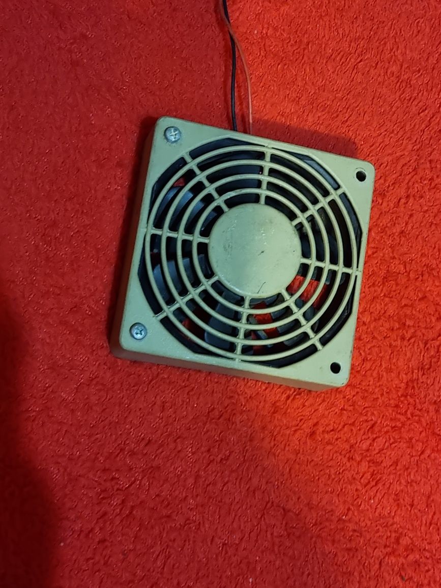 Cooler / ventilator pentru calculatoar / laptop