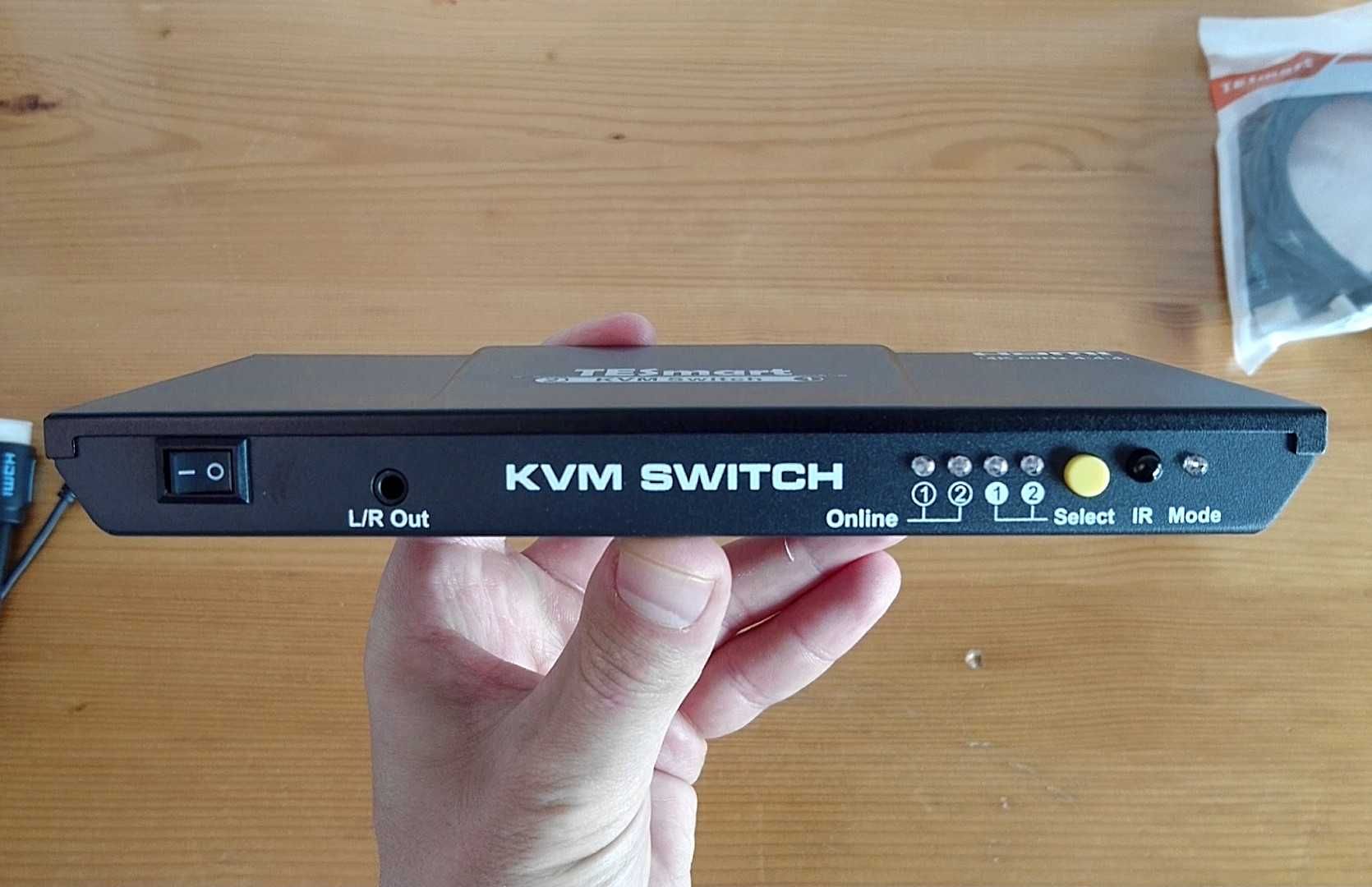 KVM суич за свързване на два компютъра с един монитор мишка клавиатура