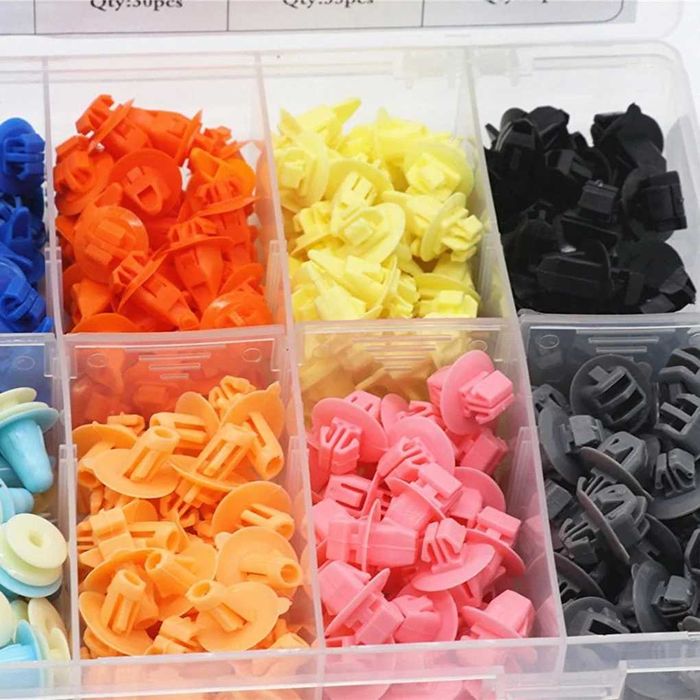 Крепежни елементи и Щипки за TOYOTA кутия - 420 броя.