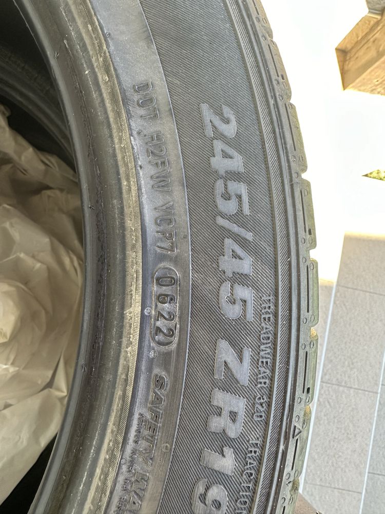 Kumho ecsta  245/45/19 летни