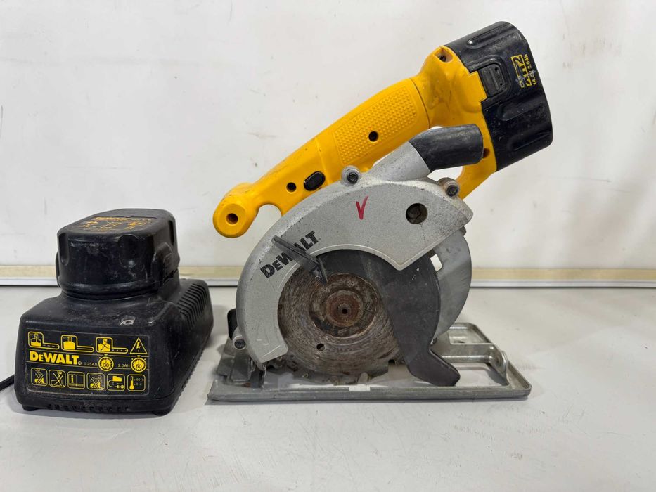 Ръчен циркуляр - Dewalt 14.4 V / 136 мм