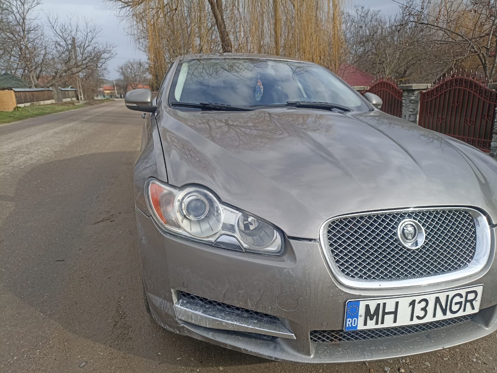 Jaguar XF / Variante +/- Diferenta