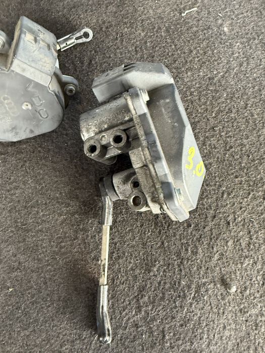 Mоторче вихрова клапа Audi A5 A6 A4 3,0tdi 53129086L Seat Vw Skodа