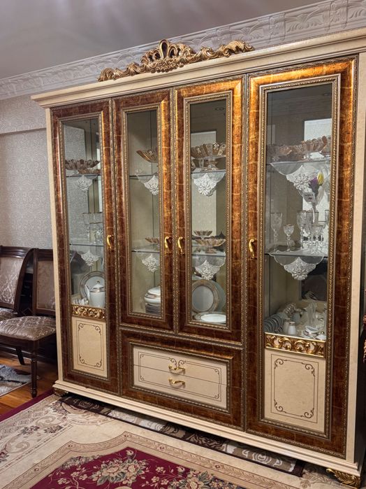 Мебель ( спальня, зал). Шикарная мебель (производство Китай)