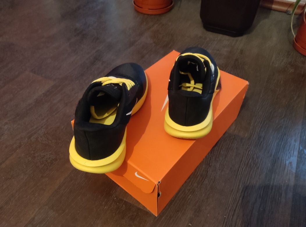 Маратонки NIKE Precision 7