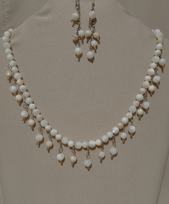 Седеф.Комплект : колие и обеци.