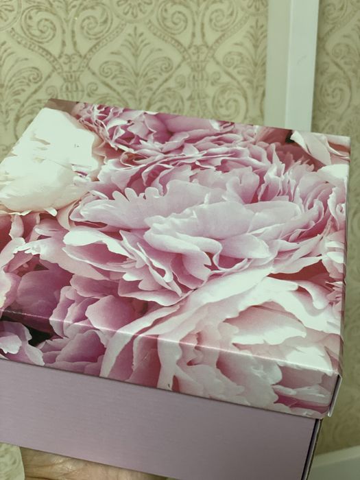 Подарочная коробка 20*20*10см
