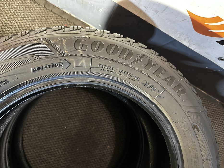 205/60 R16 96H XL - Goodyear Ultra Grip 9+ M+S Oferta