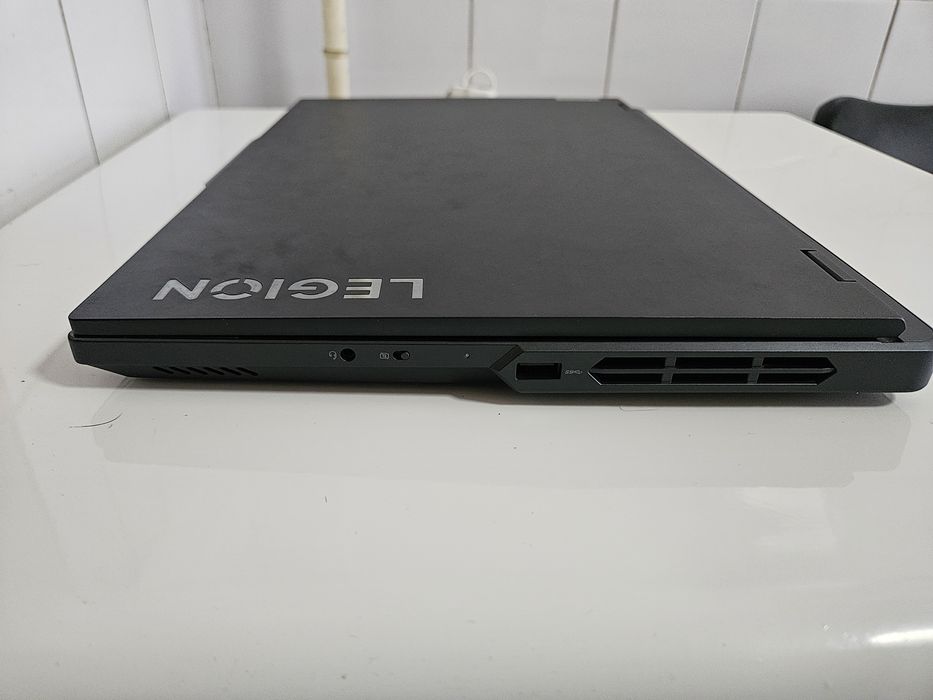 Vând Laptop Lenovo Legion Pro 5 16ARX8