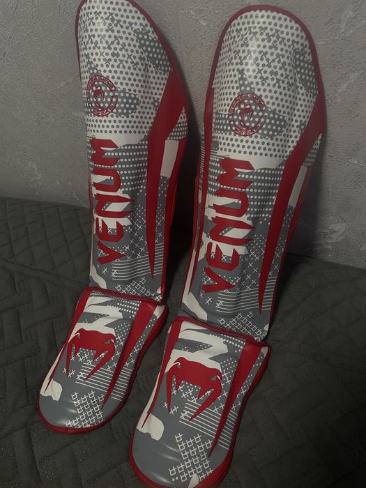 Продам футы VENUM для единоборств, возможнн обмен на черный цвет.