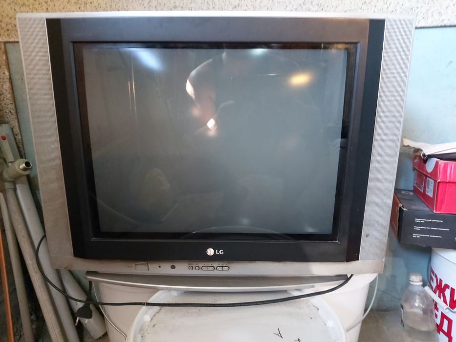 Продам телевизор lg