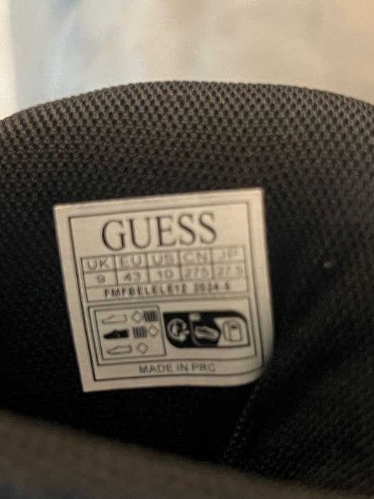 Sneakers Guess.