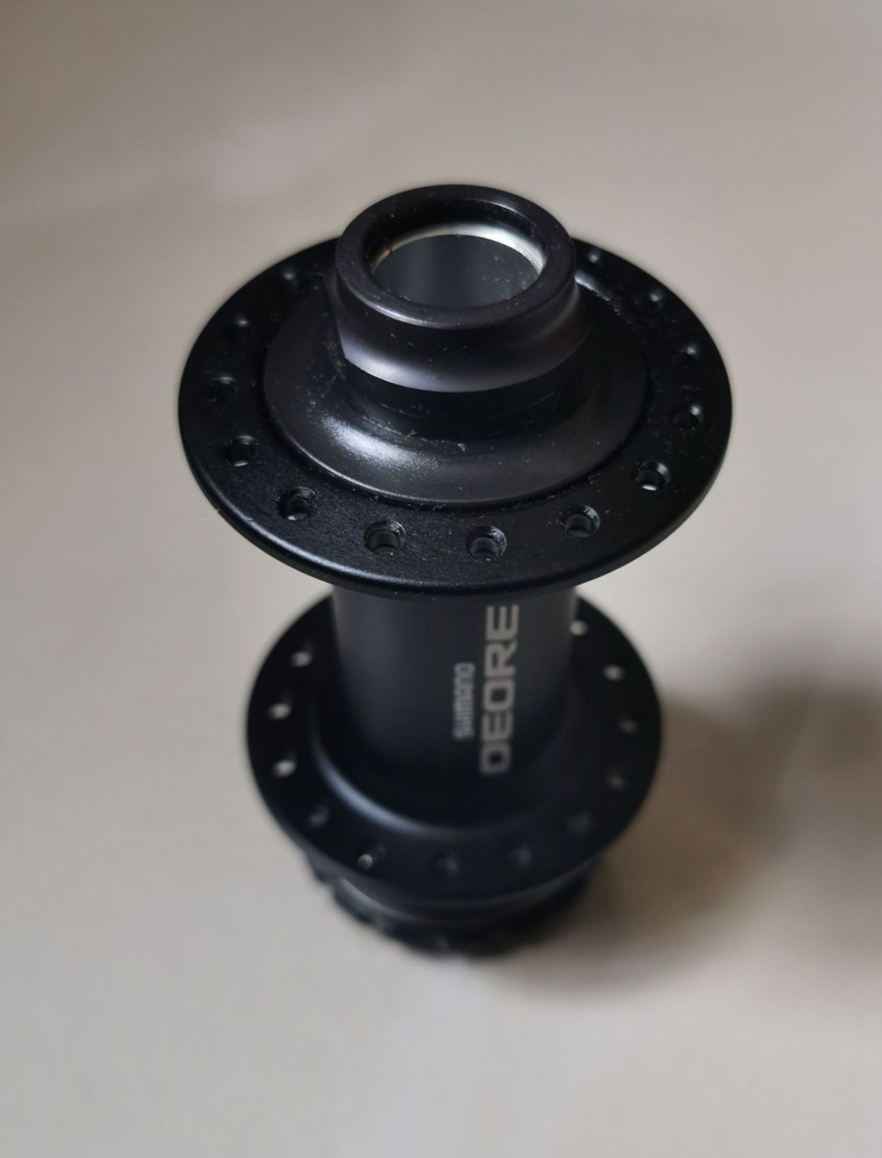 Нова предна главина 15 x 100 Shimano Deore HB-M618 32H