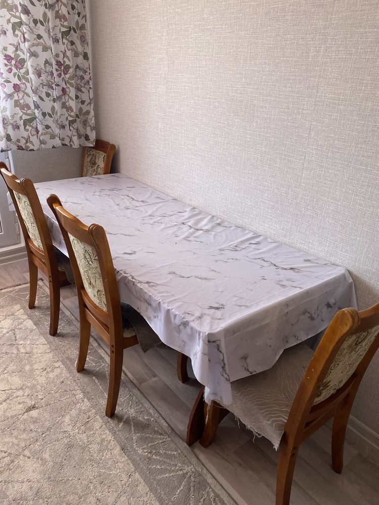 Кухоный стол и стулья