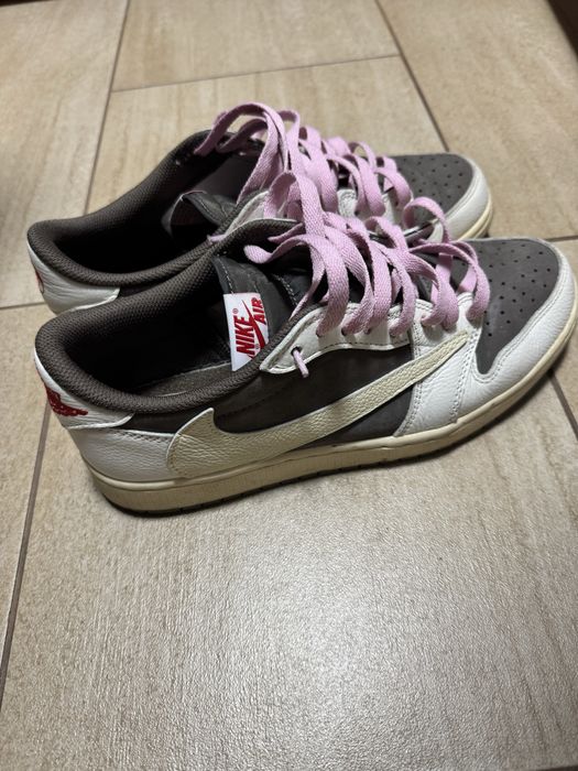 Jordan 1 Travis Scott